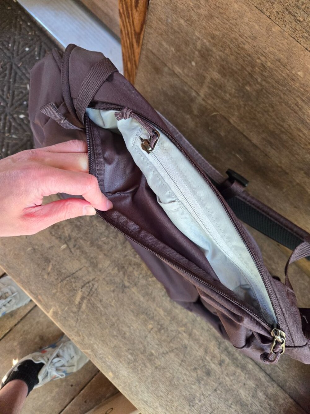 REI 18L Rucksack - Raisin - Picture 6 of 8
